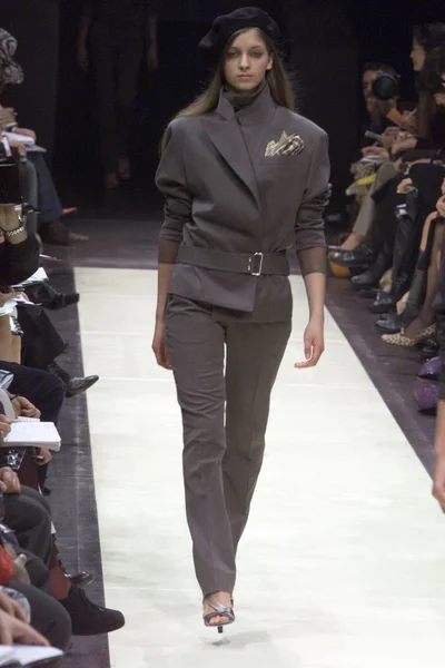 Look 18